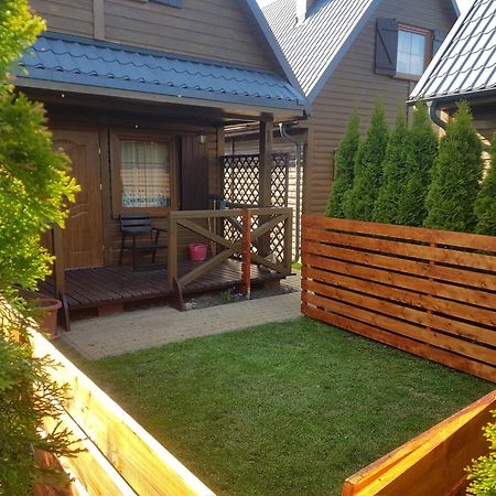 Caloroczne Domki Nad Morzem I Jeziorem Jezierzany Exterior foto
