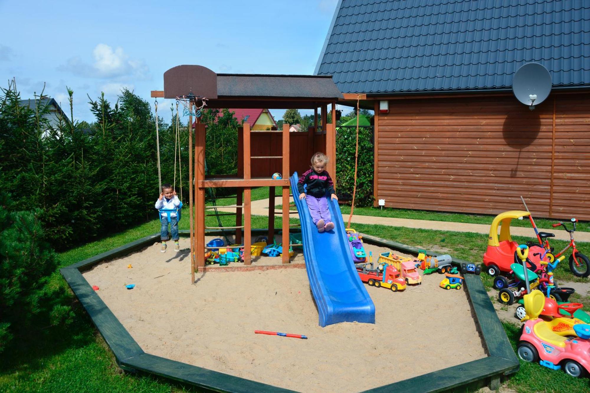 Caloroczne Domki Nad Morzem I Jeziorem Jezierzany Exterior foto