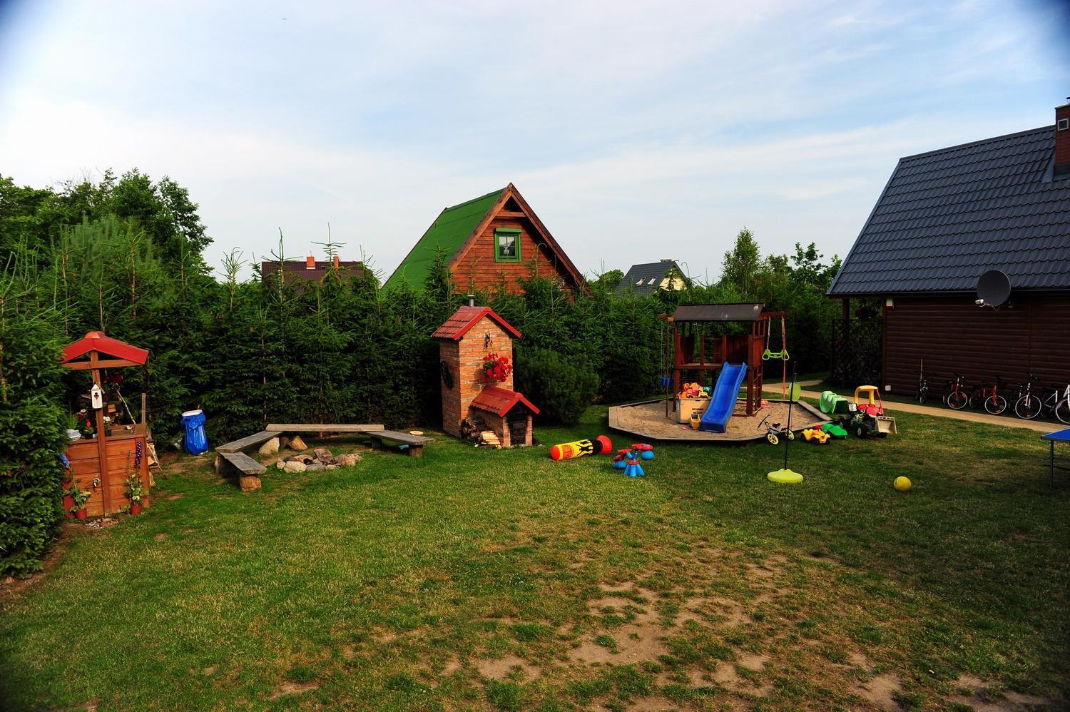 Caloroczne Domki Nad Morzem I Jeziorem Jezierzany Exterior foto