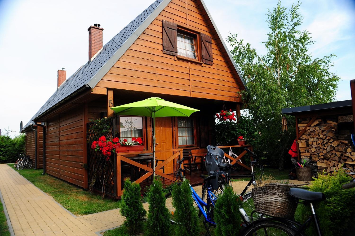 Caloroczne Domki Nad Morzem I Jeziorem Jezierzany Exterior foto