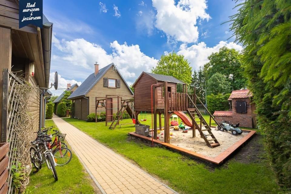 Caloroczne Domki Nad Morzem I Jeziorem Jezierzany Exterior foto