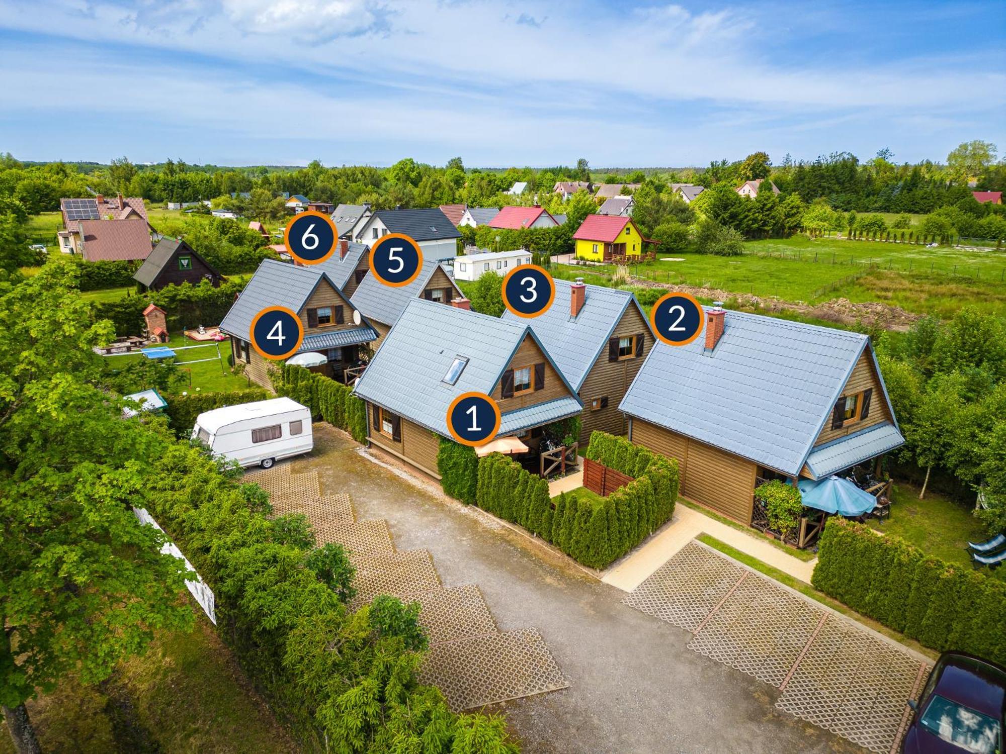 Caloroczne Domki Nad Morzem I Jeziorem Jezierzany Exterior foto